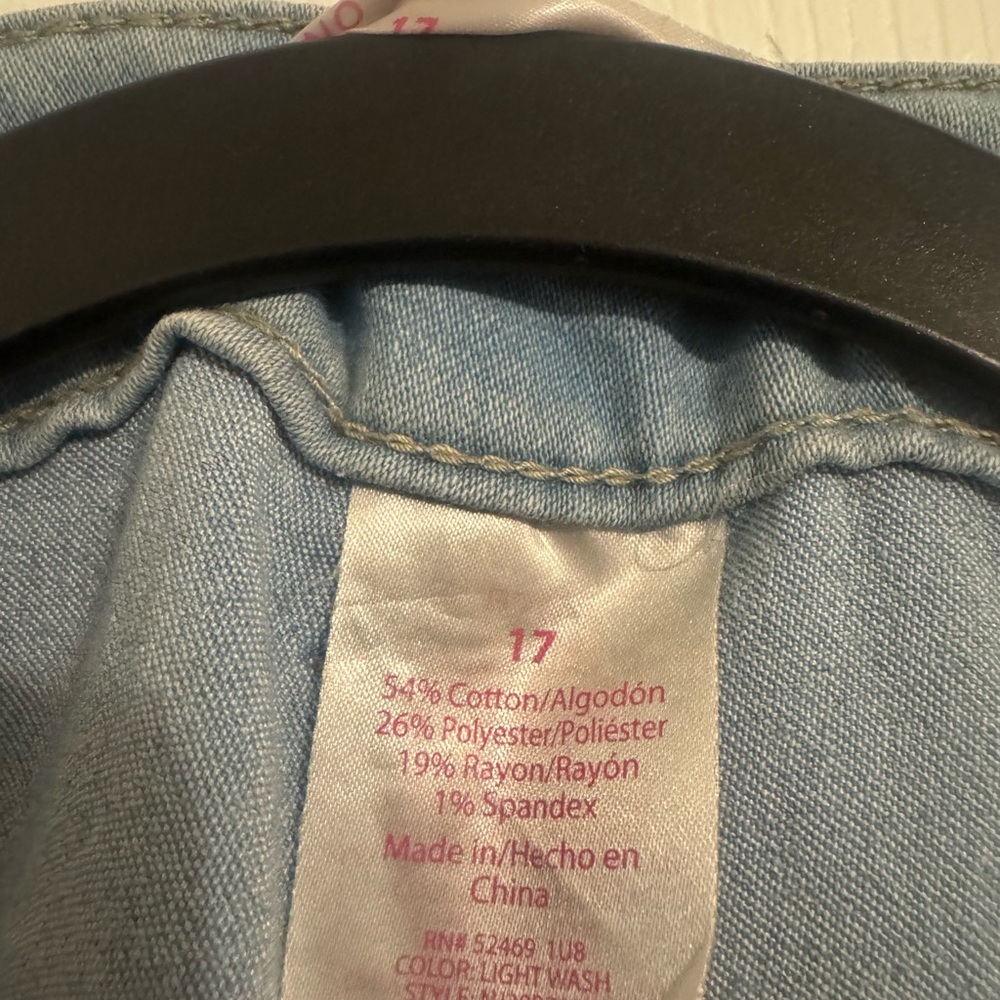 No Boundaries Women's Jeans in Light Blue - Picture 2 of 4